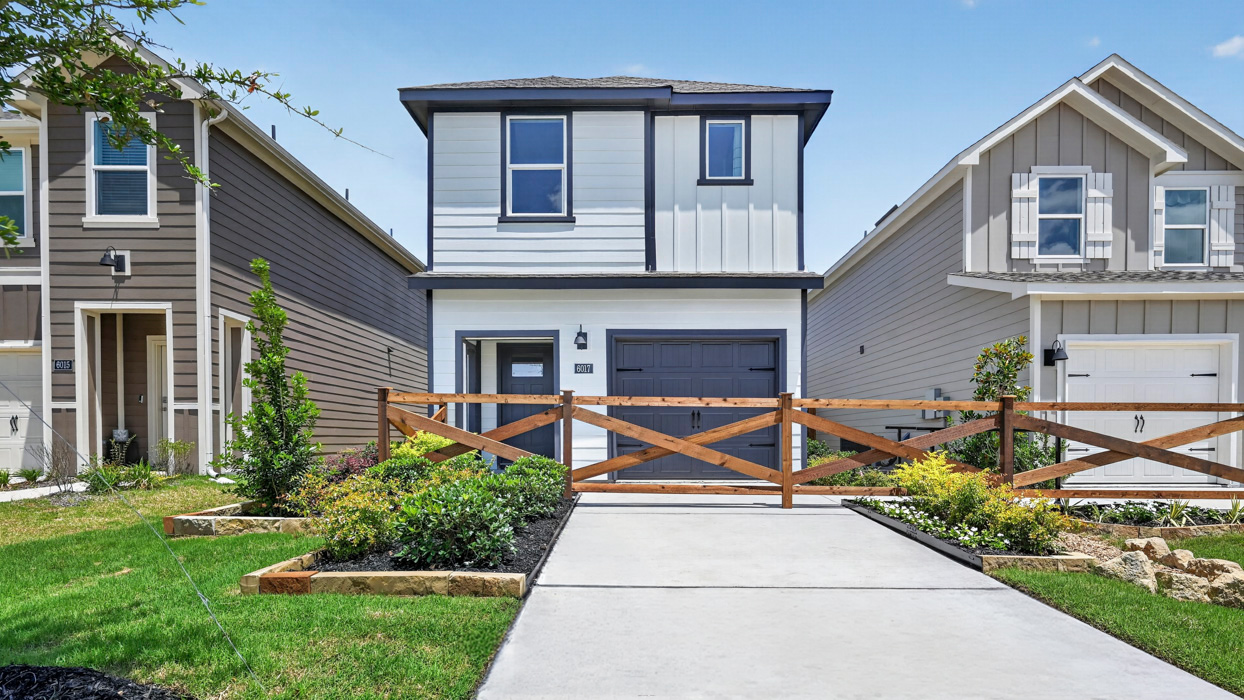 6105 Silver Maple Way exterior