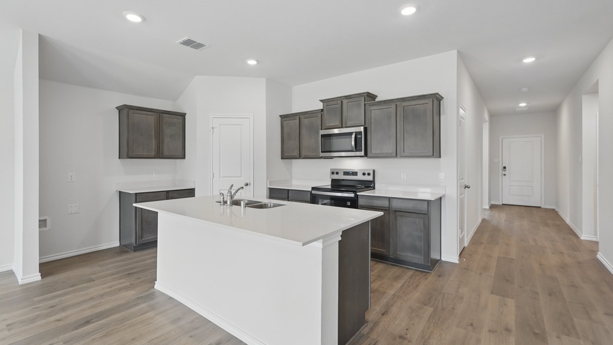 X40I Texas Cali kitchen gallery image - Frontier Pointe in Princeton TX