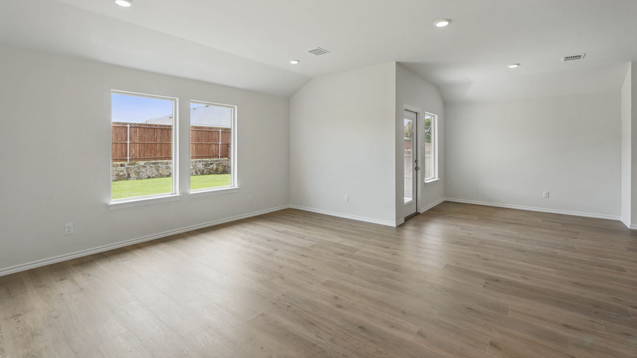 X40I Texas Cali living area gallery image - Frontier Pointe in Princeton TX