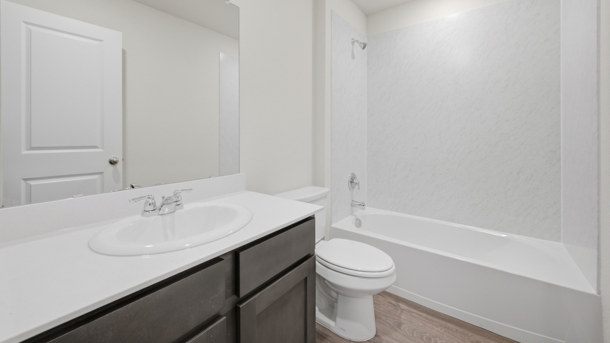 X40L Lakeway bathroom gallery image - Frontier Pointe in Princeton TX