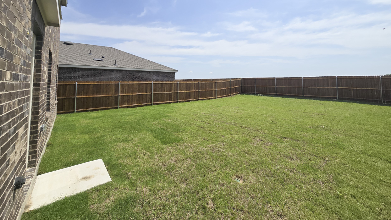 Davis Floorplan Backyard Gallery Image - Creekside Ranch in Blue Ridge, TX