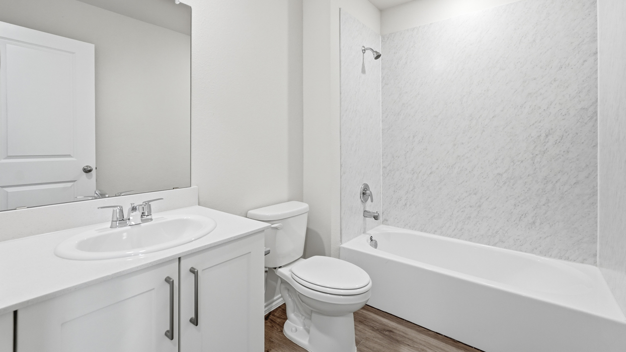 Davis Floorplan Bathroom Gallery Image-Creekside Ranch in Blue Ridge, Tx