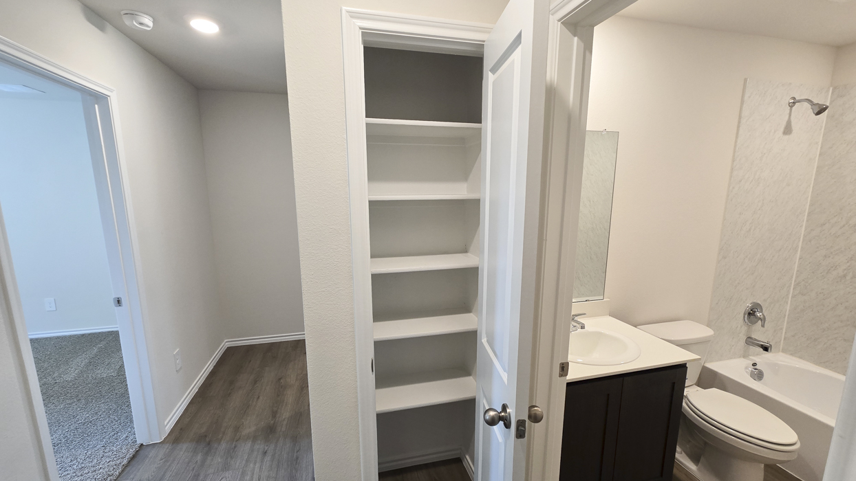 Estero Floorplan Bathroom Gallery Image - Creekside Ranch in Blue Ridge, TX