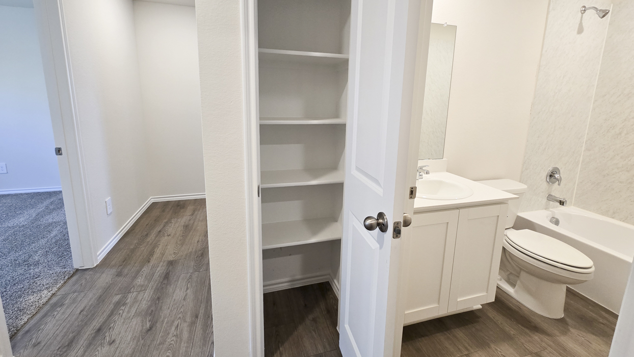 Estero Floorplan Bathroom Gallery Image - Creekside Ranch in Blue Ridge, TX