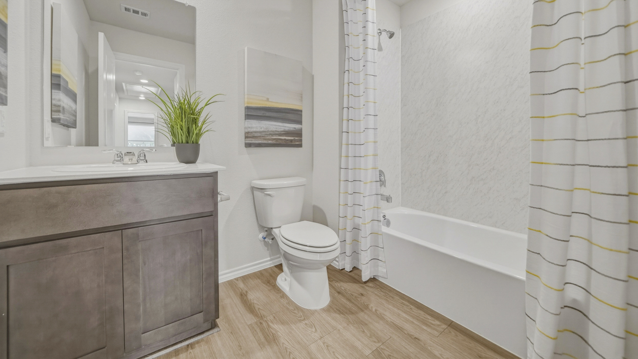 Franklin Floorplan Bathroom Gallery Image - Creekside Ranch in Blue Ridge, TX