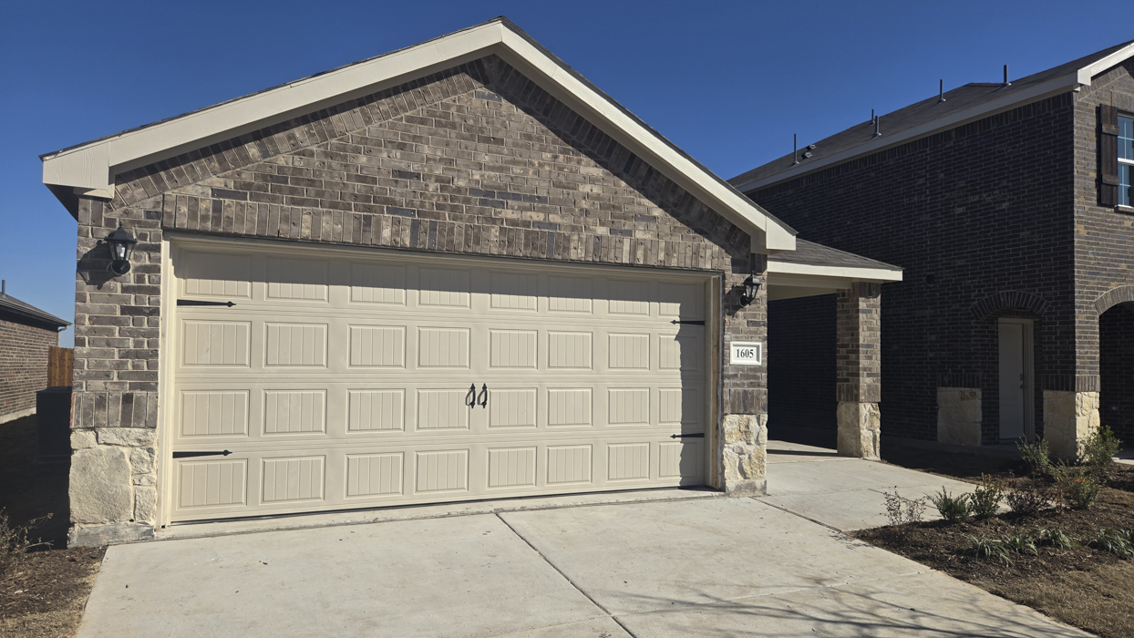 Amber at 1605 Somerville Dr, Blue Ridge, Texas: photo 1