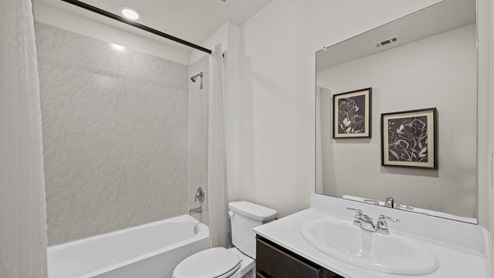 X40M Midland Floorplan Bathroom Gallery Image-The Hills of Sherman, TX