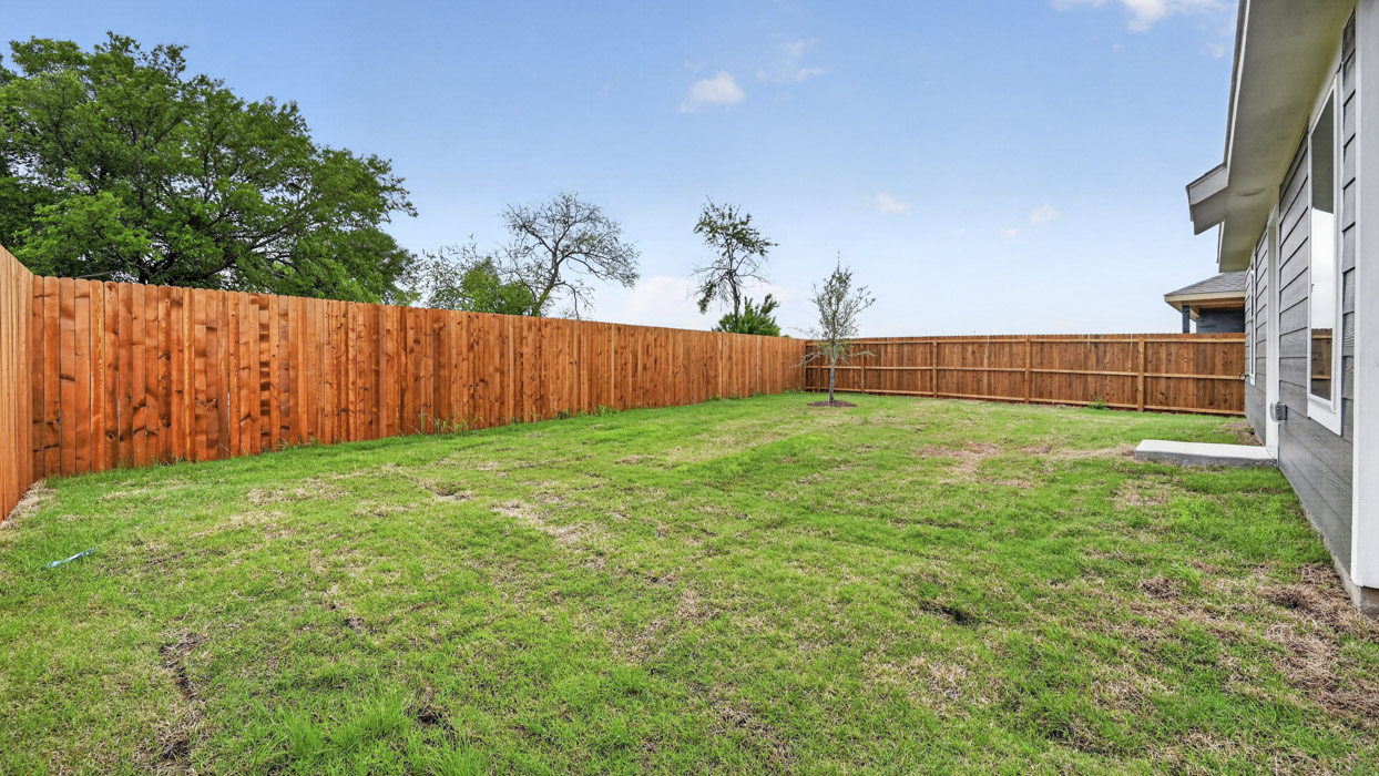 Barton Floorplan Elevation R Bathroom Gallery Image - The Hills of Sherman in Sherman, TX