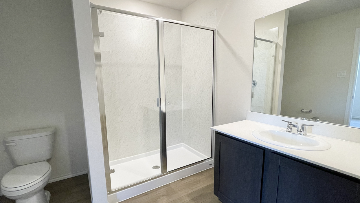 Barton Floorplan Elevation R Bathroom Gallery Image - The Hills of Sherman in Sherman, TX