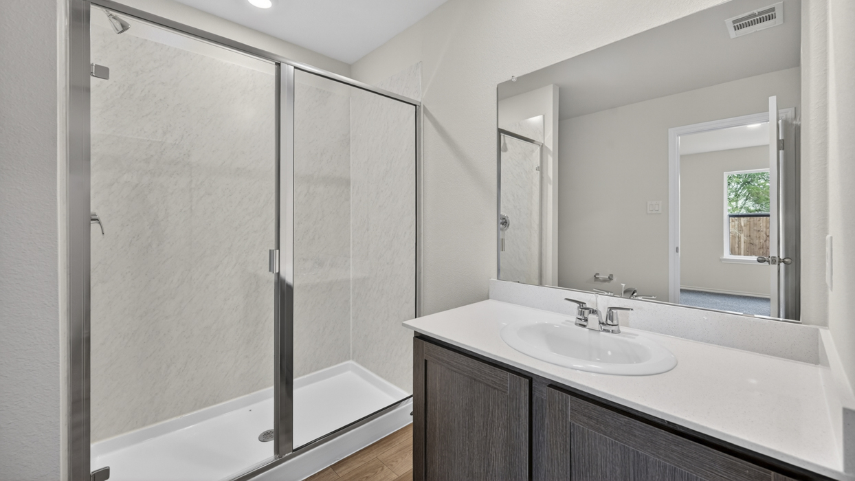 Barton Floorplan Elevation R Bathroom Gallery Image - The Hills of Sherman in Sherman, TX
