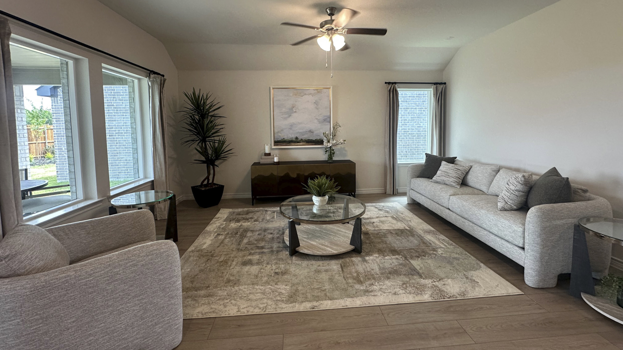 1922 Calmshade H40H Living Room Photo