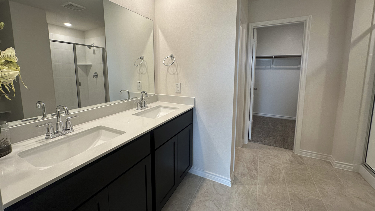 1922 Calmshade H40H Primary Bathroom Photo