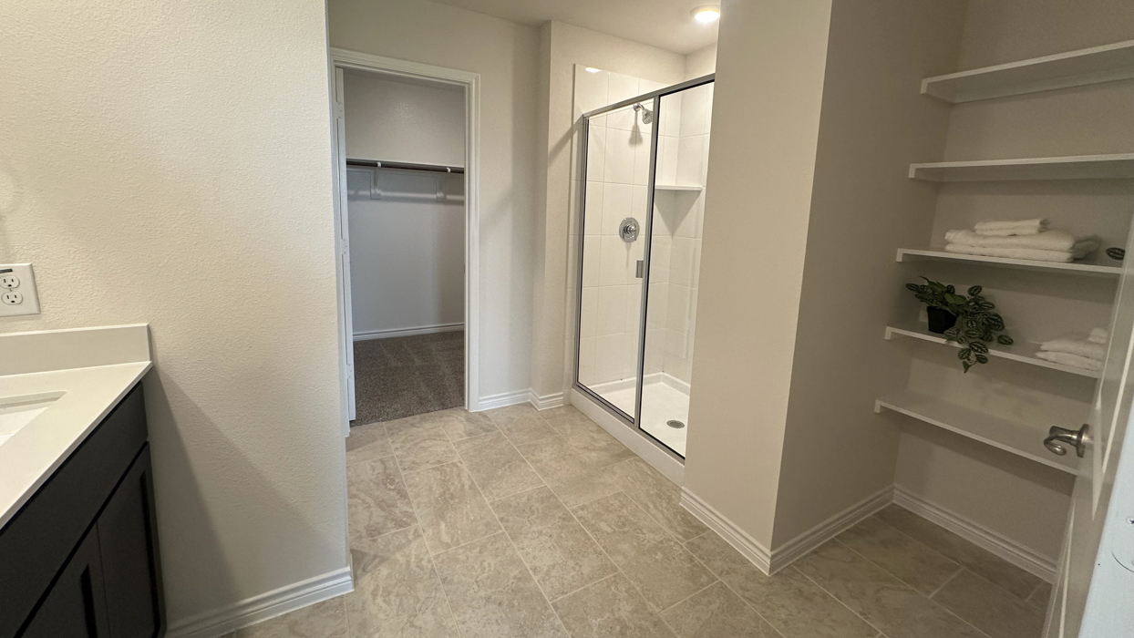 1922 Calmshade H40H Primary Bathroom Photo