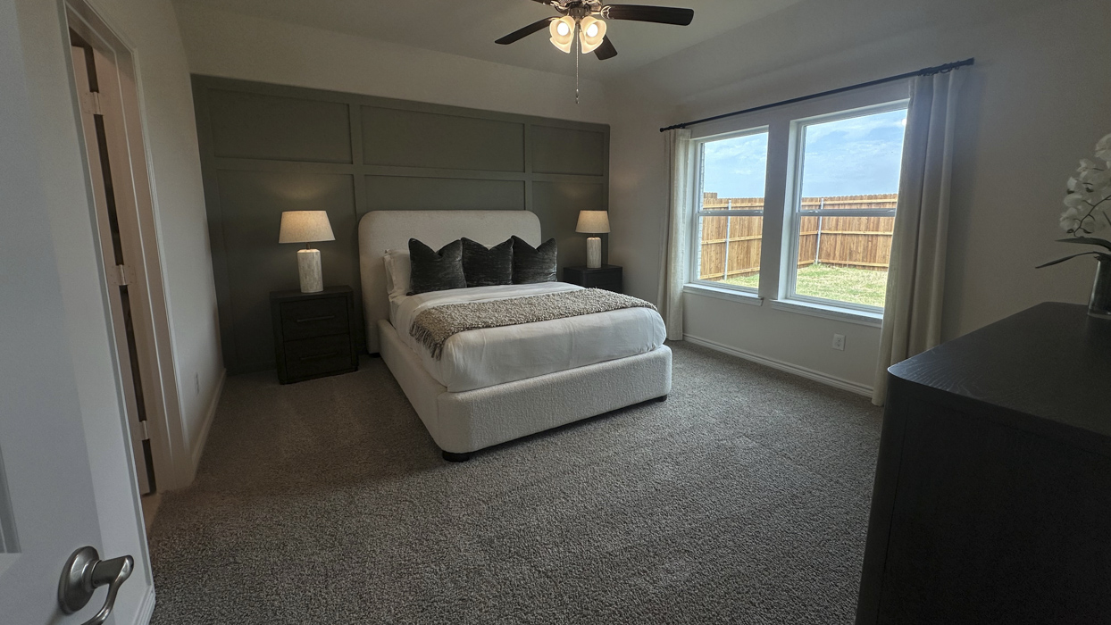 1922 Calmshade H40H Primary Bedroom Photo