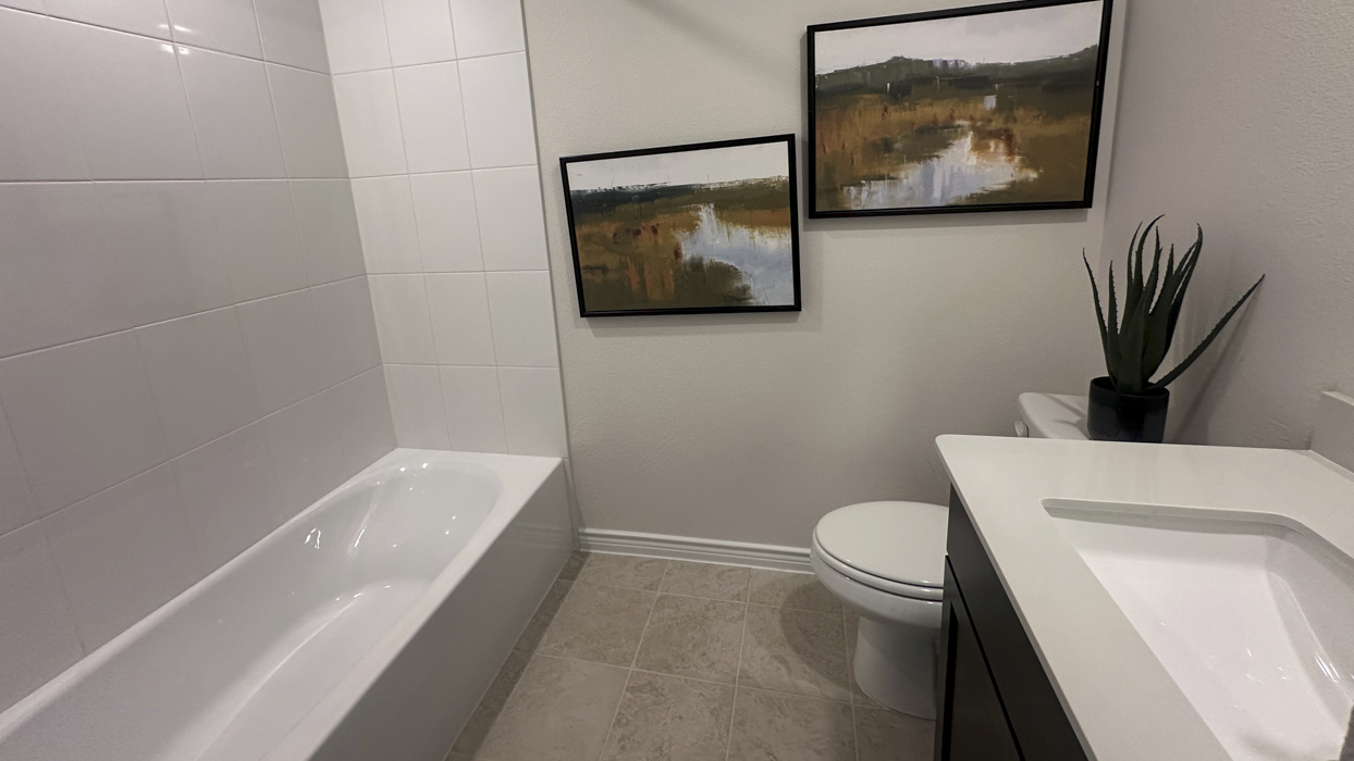 1922 Calmshade H40H Secondary Bathroom Photo