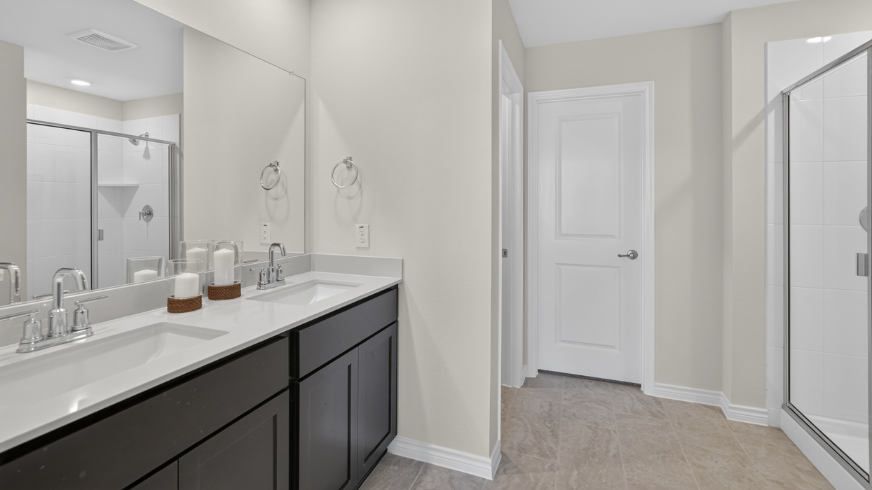 H40H Hubbard Floorplan Bathroom Gallery Image-Windchime in Celina, Tx