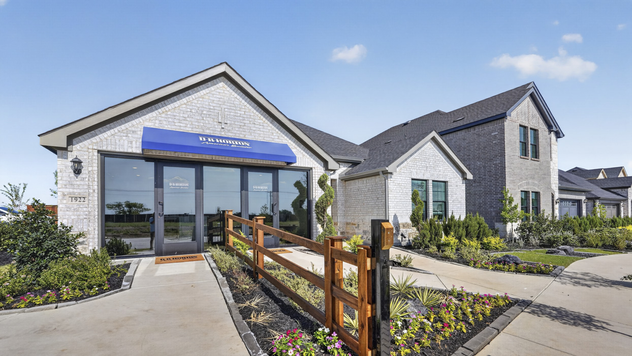 H40H Hubbard Floorplan Exterior Gallery Image-Windchime in Celina, Tx