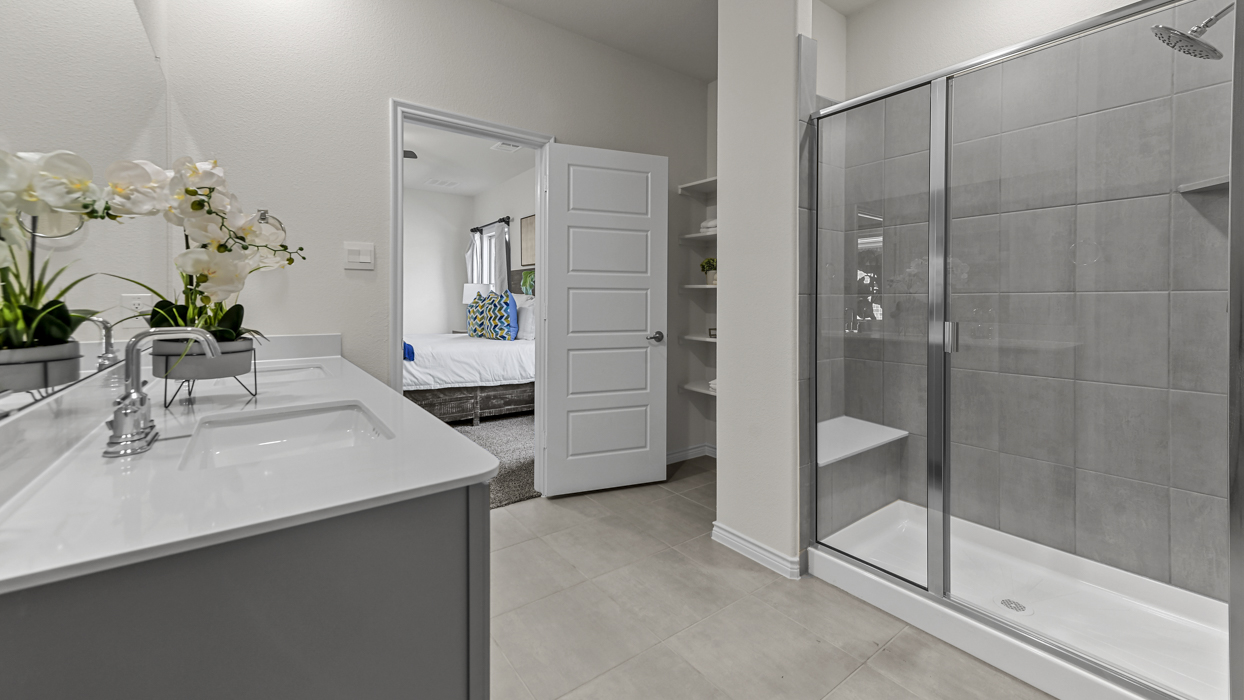 Tangerine Floorplan Bathroom Gallery Image-Windchime in Celina, Tx