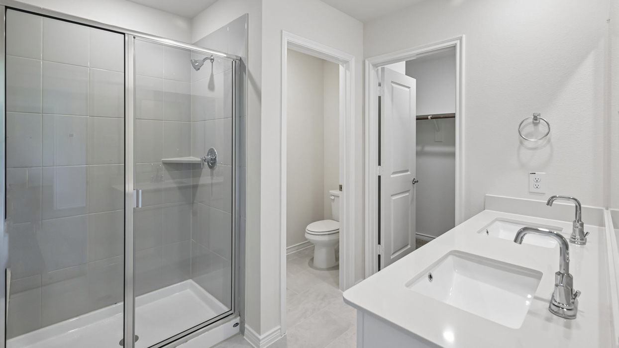 Everest Floorplan Bathroom Gallery Image - Windchime in Celina, TX