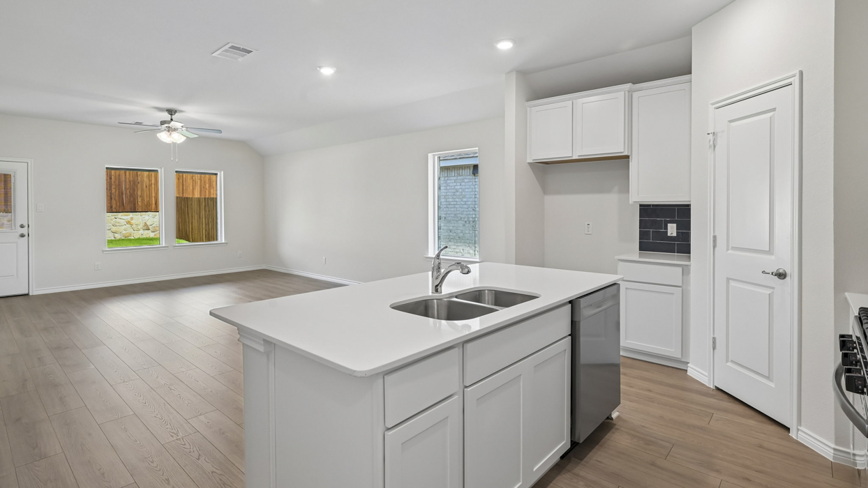 Everest Floorplan Kitchen Gallery Image - Windchime in Celina, TX