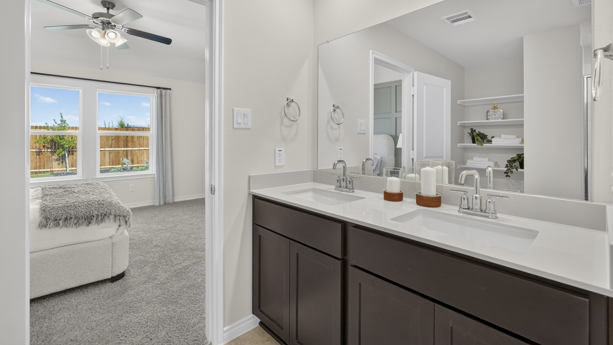 Hubbard Floorplan bathroom Gallery Image - Windchime in Celina, TX