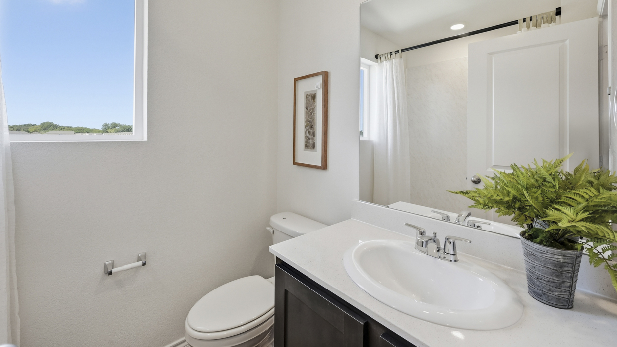 V18D Dewsbury Floorplan Bathroom Gallery Image-Arbor Trails South in Princeton, TX