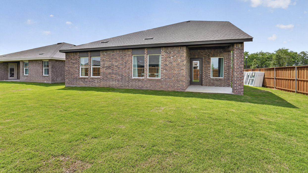 Midland Floorplan Backyard Gallery Image - Forestbrook Estates in Paris, TX