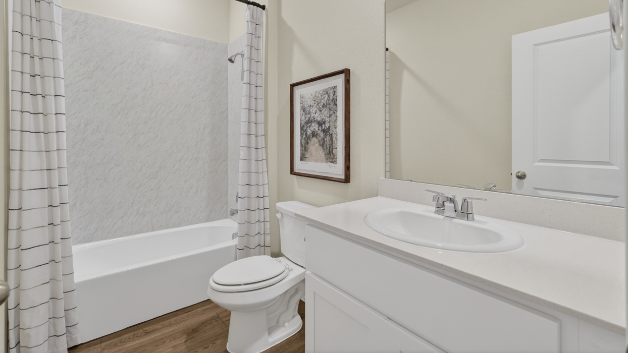 Midland Floorplan Bathroom Gallery Image - Forestbrook Estates in Paris, TX
