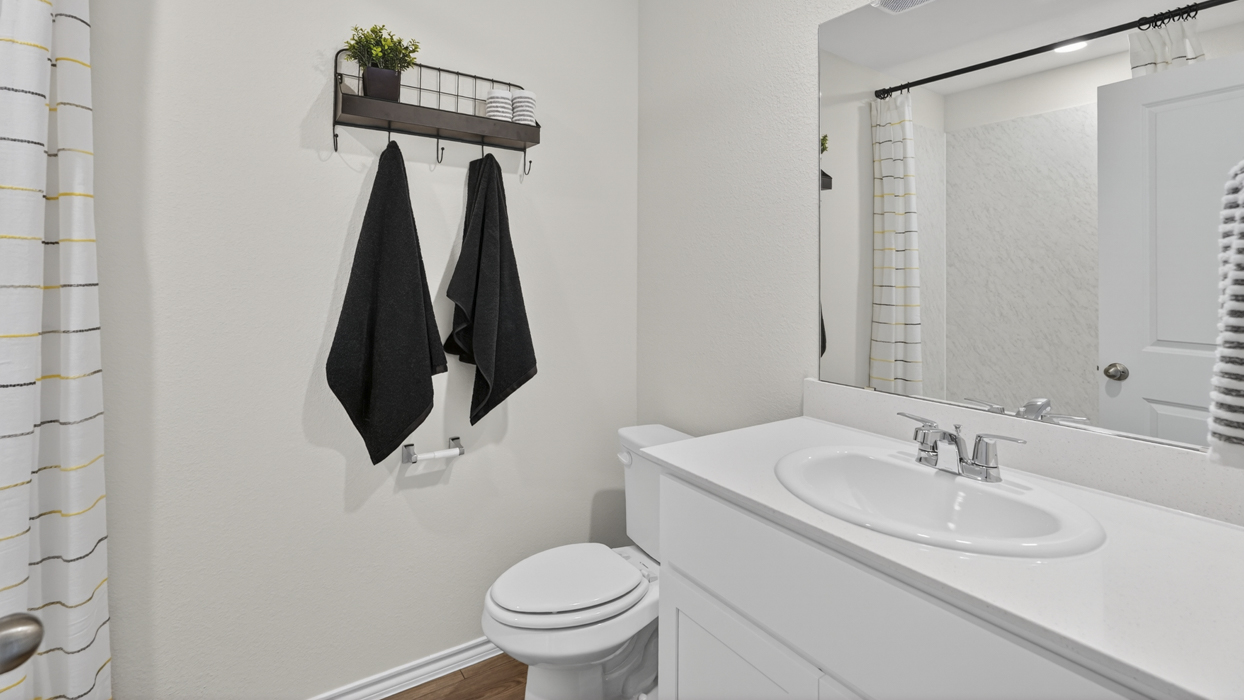 Midland Floorplan Bathroom Gallery Image - Forestbrook Estates in Paris, TX