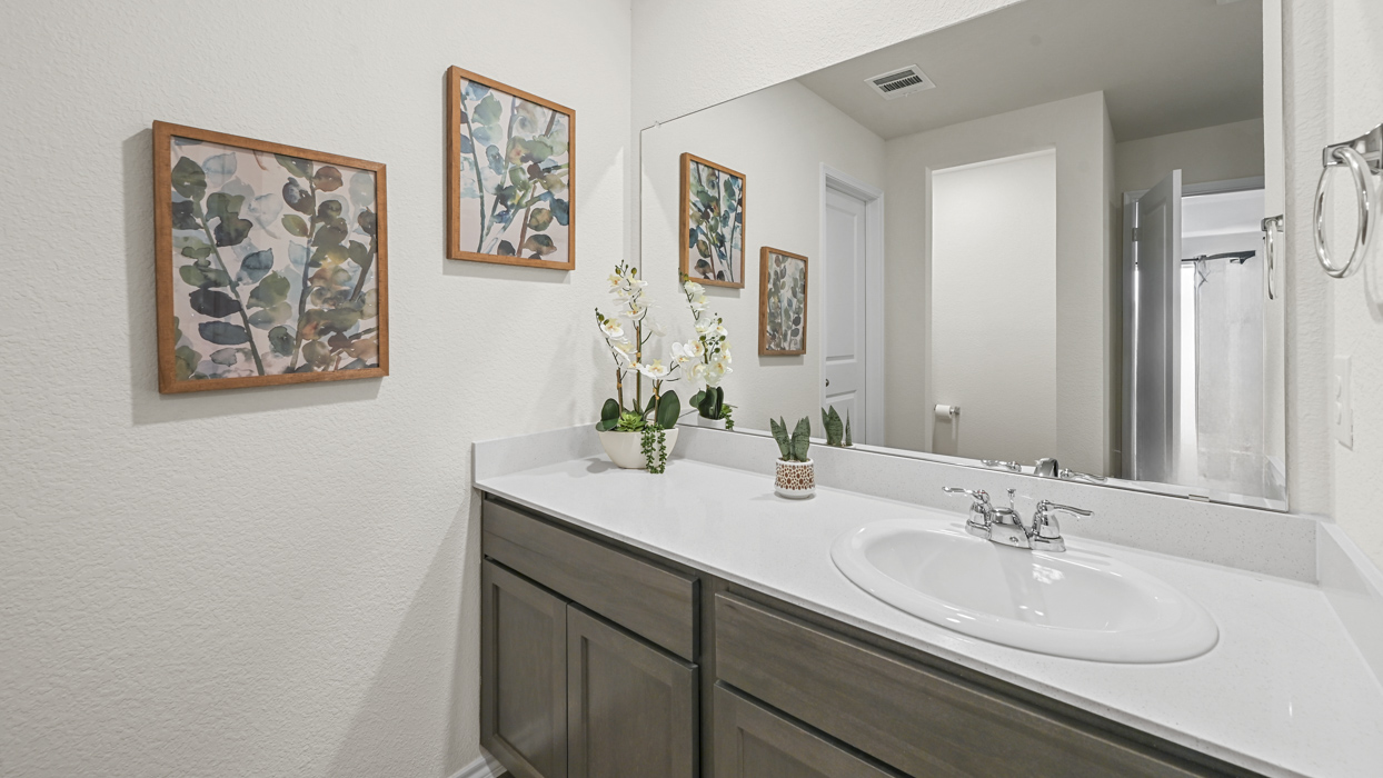 X40I Texas cali floorplan Bathroom Gallery Images-Forestbrook Estates in Paris, TX