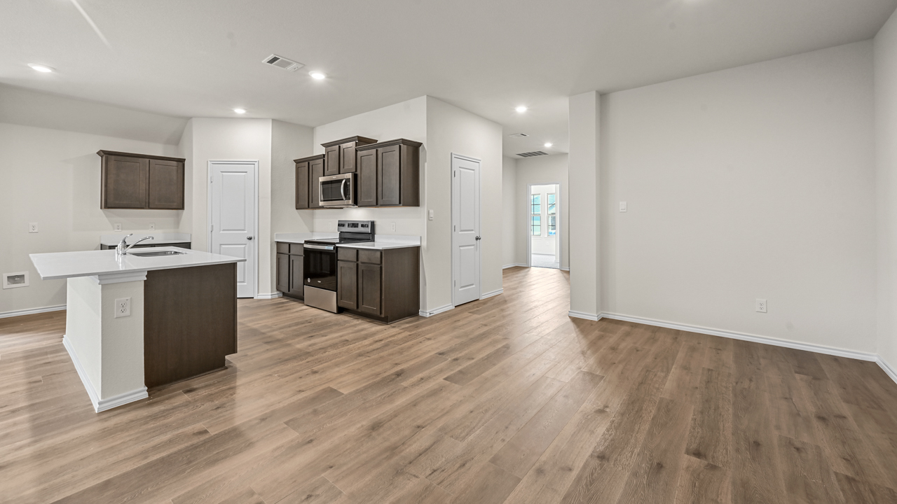 X40L Lakeway floorplan Kitchen Galler Image-Forestbrook Estates in Paris, TX