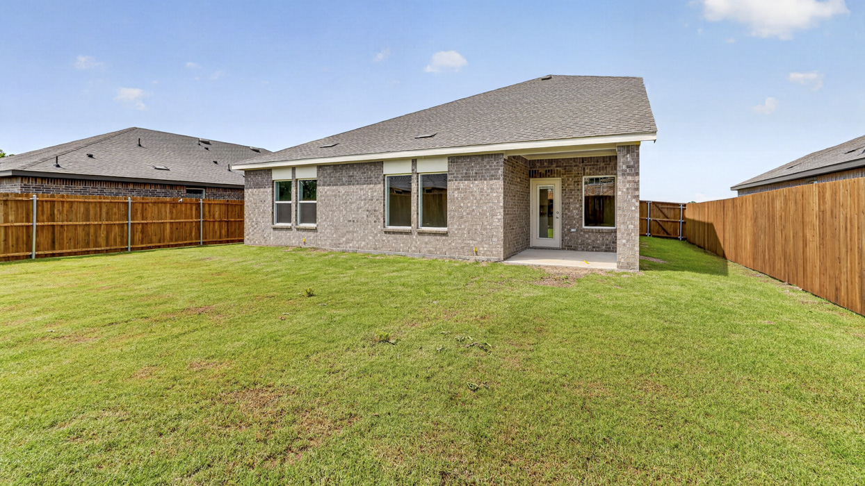 Midland Floorplan Backyard Gallery Image - Forestbrook Estates in Paris, TX