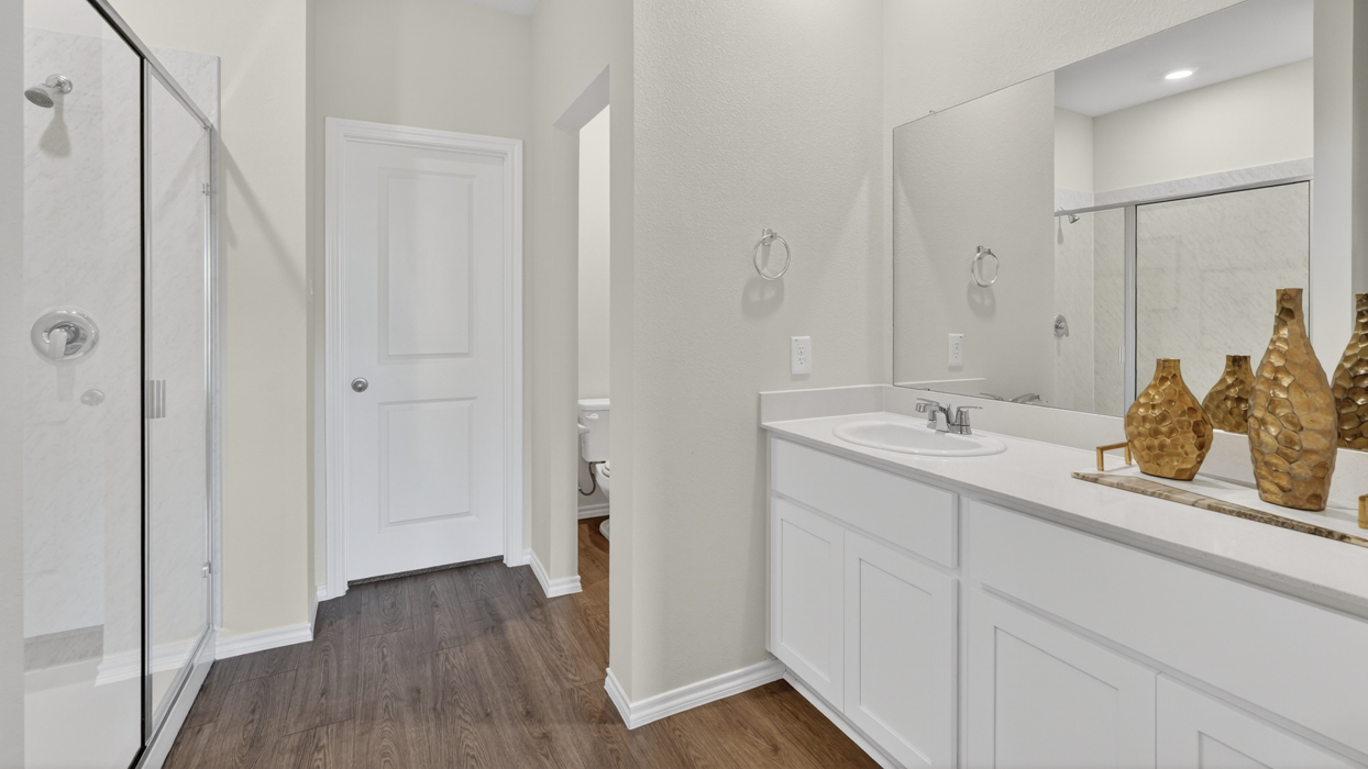 X40M Midland Floorplan Bathroom Gallery Image-Forestbrook Estates in Paris TX