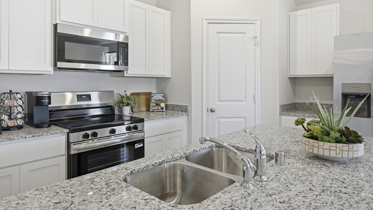Elgin Floorplan Elevation B Kitchen Gallery Image-Sanger Circle in Sanger, Tx