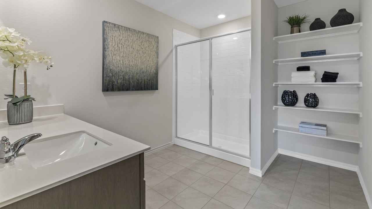 Kingston Floorplan Elevation E Bathroom Gallery Image - Sanger Circle in Sanger, TX