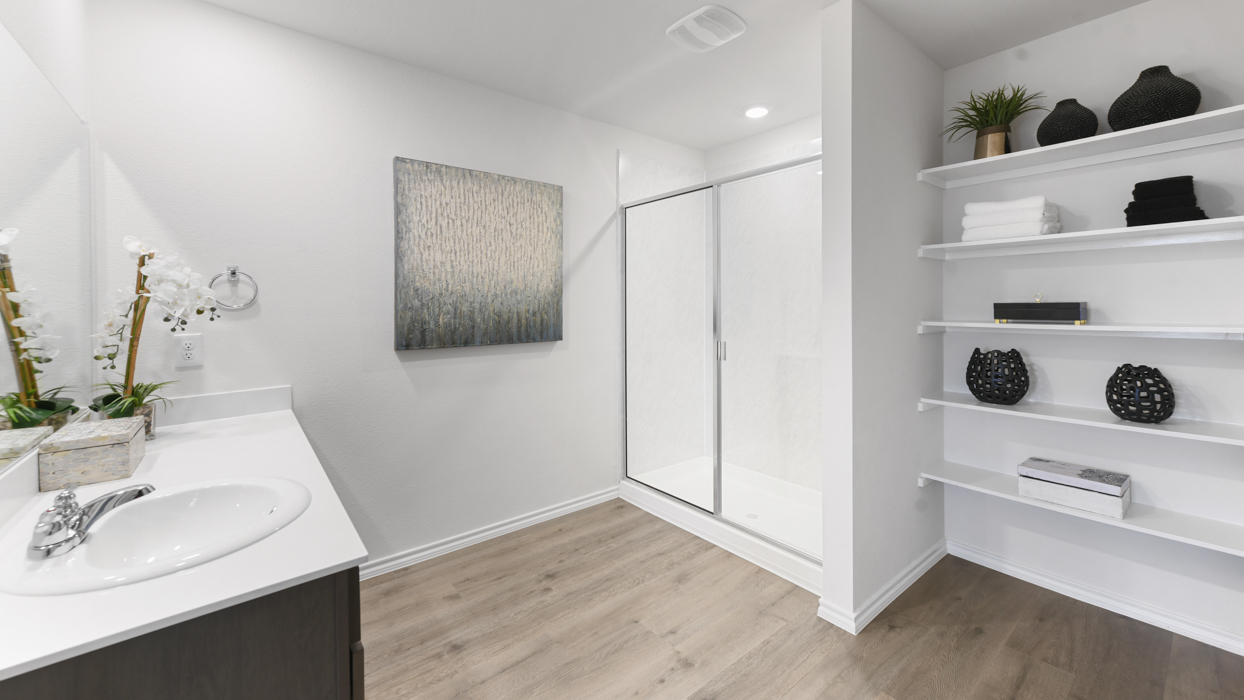 Kingston Floorplan Elevation E Bathroom Gallery Image - Sanger Circle in Sanger, TX