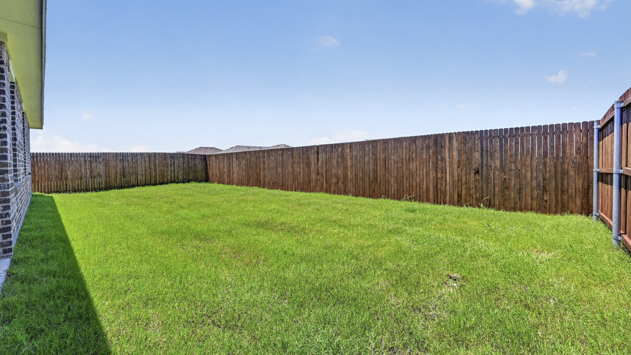 Lakeway Floorplan Backyard Gallery Image - Sanger Circle in Sanger, TX