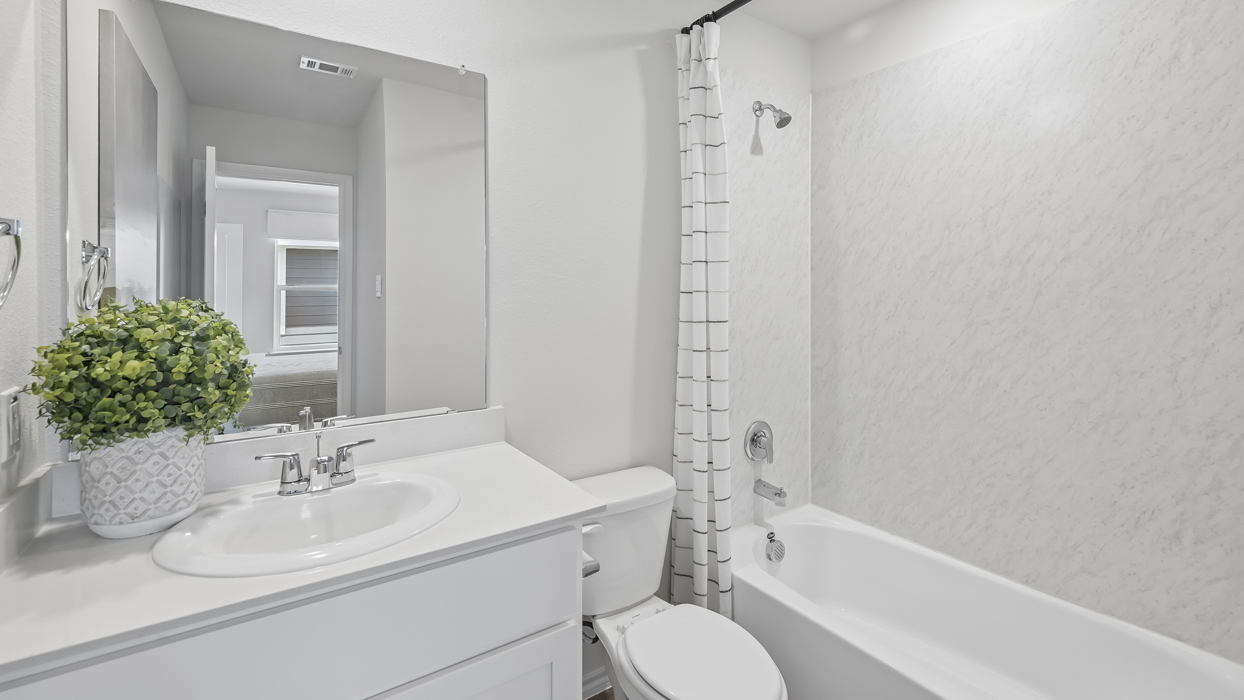 Alexandria Floorplan Bathroom Gallery Image-Stonewood in Sulphur Springs,Tx