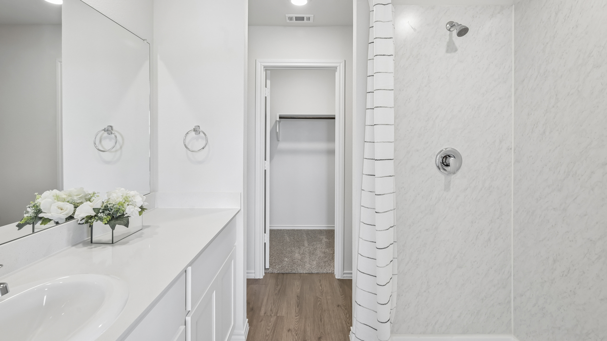 Alexandria Floorplan Bathroom Gallery Image-Stonewood in Sulphur Springs,Tx