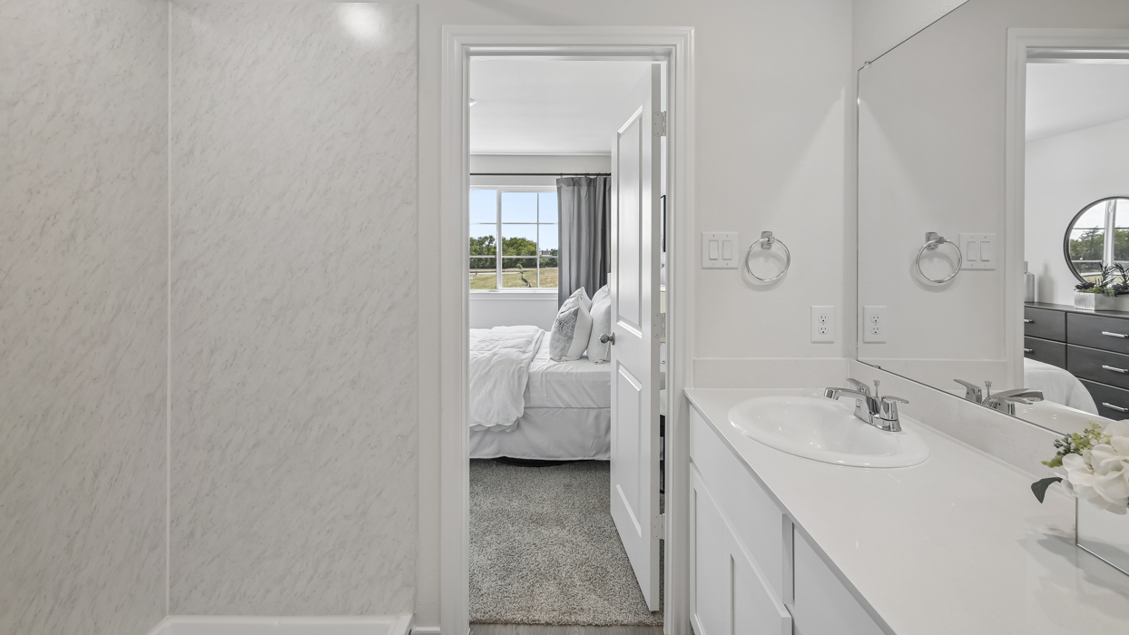 Alexandria Floorplan Bathroom Gallery Image-Stonewood in Sulphur Springs,Tx