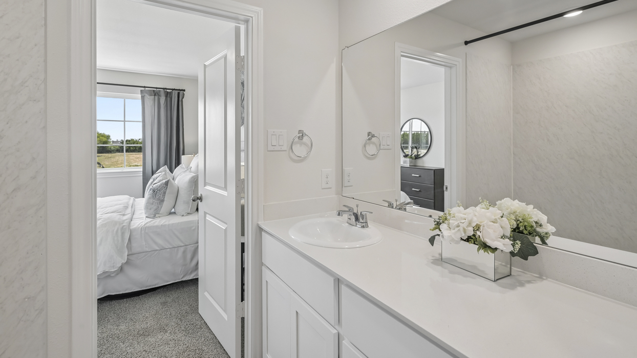 Alexandria Floorplan Bathroom Gallery Image-Stonewood in Sulphur Springs,Tx