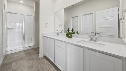 H106 Bentworth Floorplan Bathroom Gallery Image-Bel Air Village in Sherman, TX