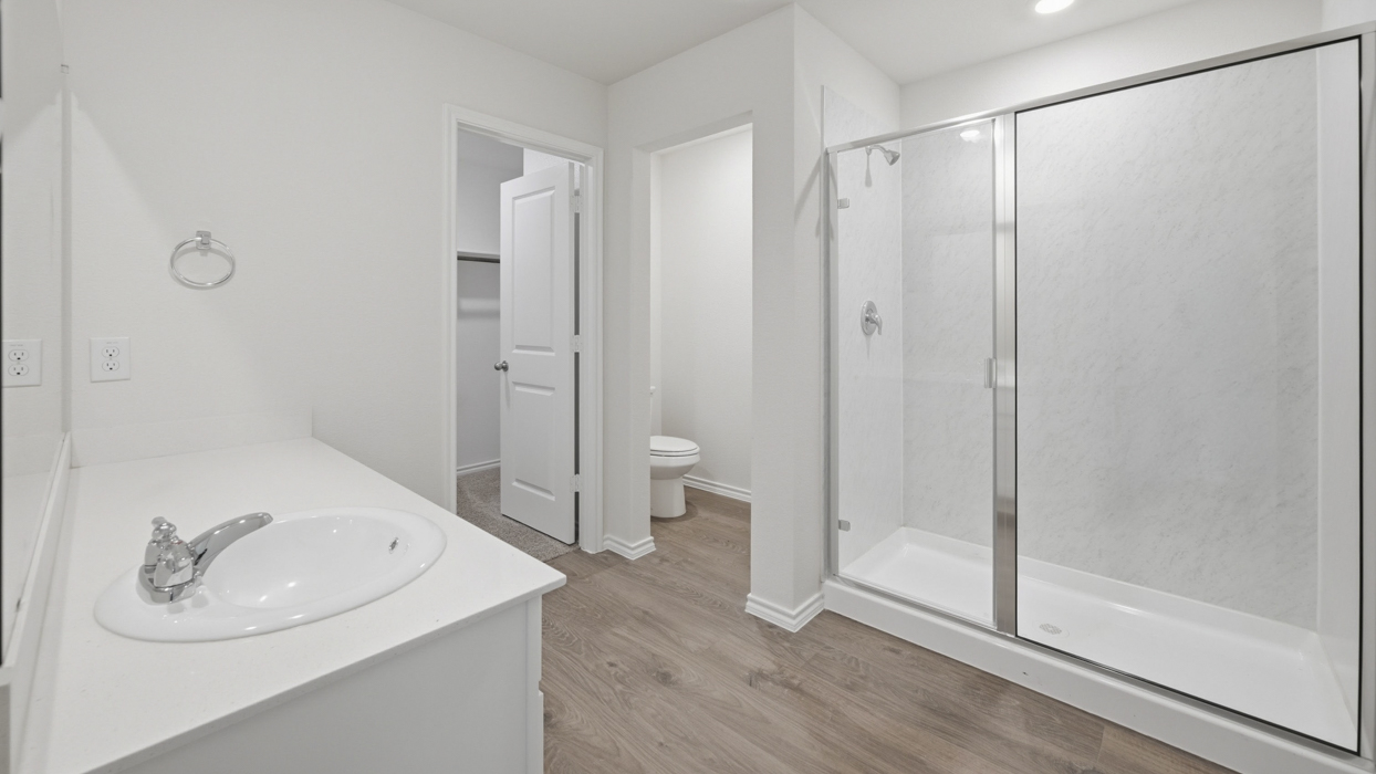 Bellvue Floorplan Bathroom Gallery Image-Bel Air in Sherman, Tx