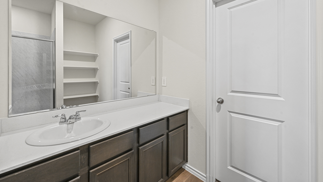 Perry Floorplan Bathroom Gallery Image-Bel Air Village in Sherman, Tx