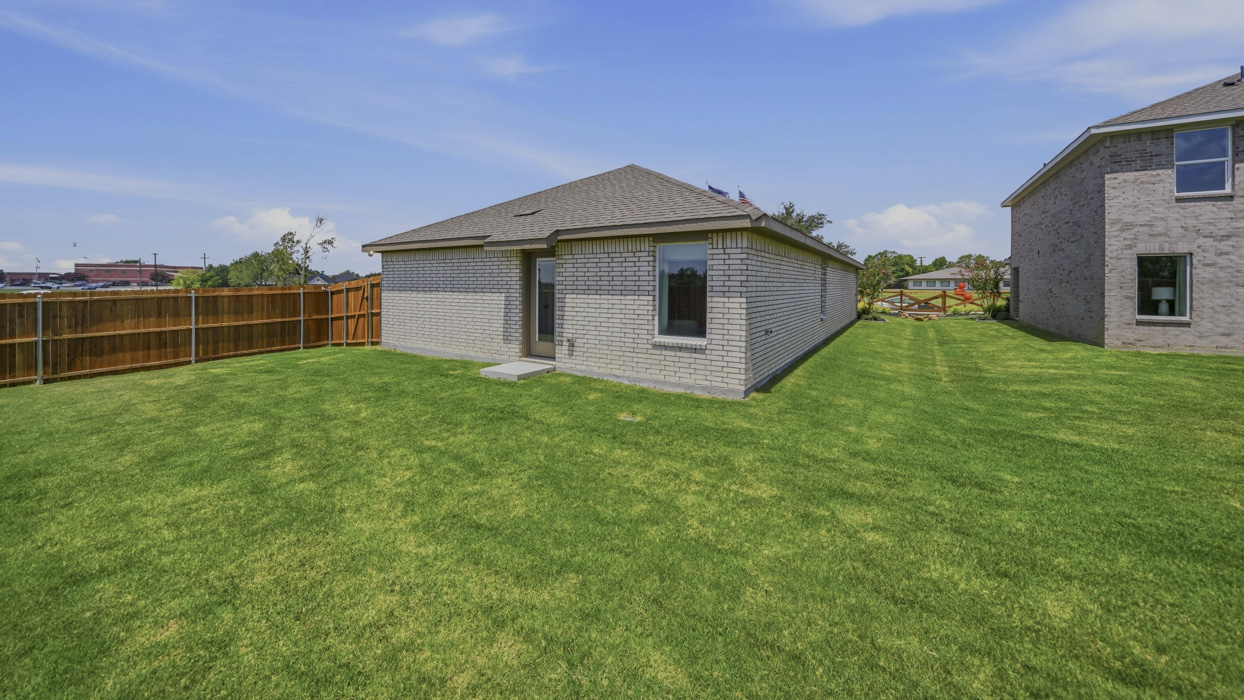 Backyard Model pictures-Asher Oaks in Bonham, Tx