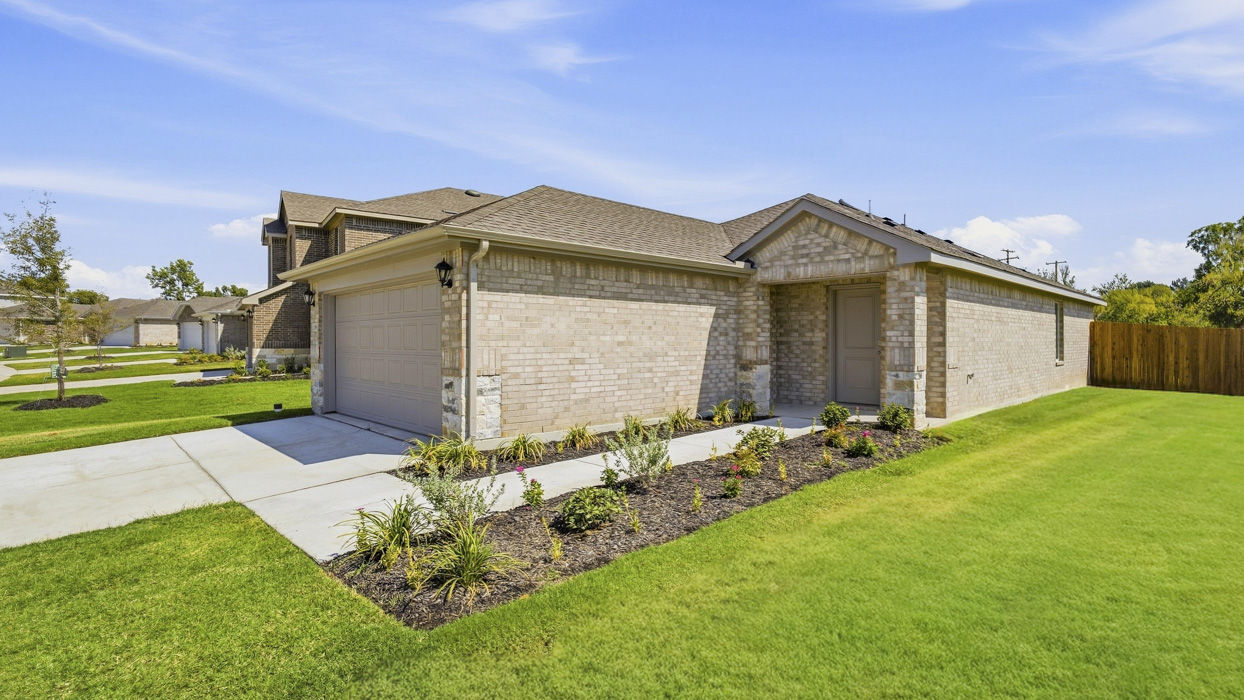 Atlanta at 1909 Glory Dr, Bonham, Texas: photo 2