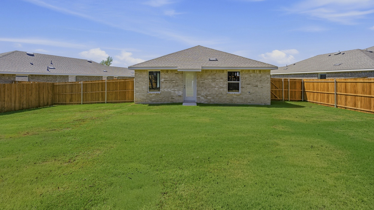 Barton Floorplan Backyard Gallery Image - Asher Oaks in Bonham, TX