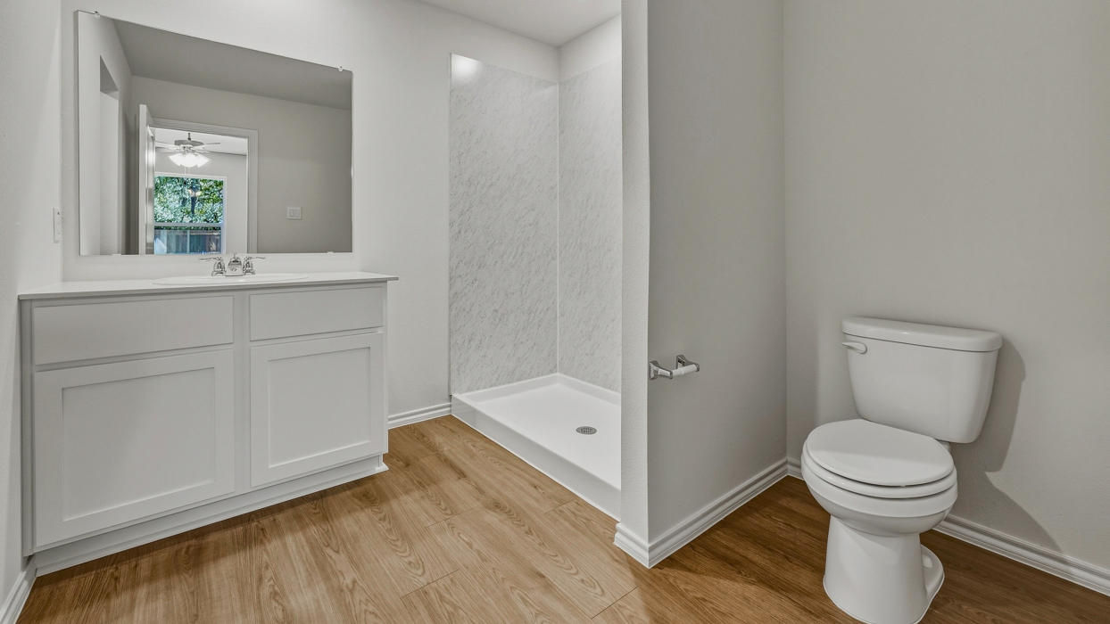Barton Floorplan Bathroom Gallery Image - Asher Oaks in Bonham, TX
