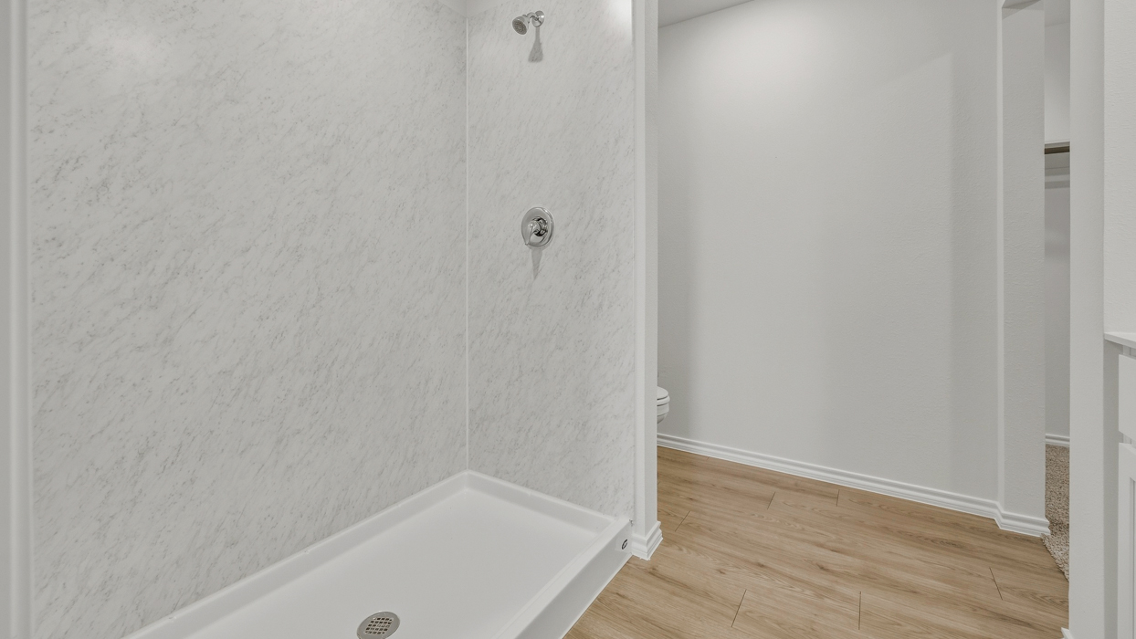 Davis Floorplan Elevation F Bathroom Gallery Image - Asher Oaks in Bonham, TX