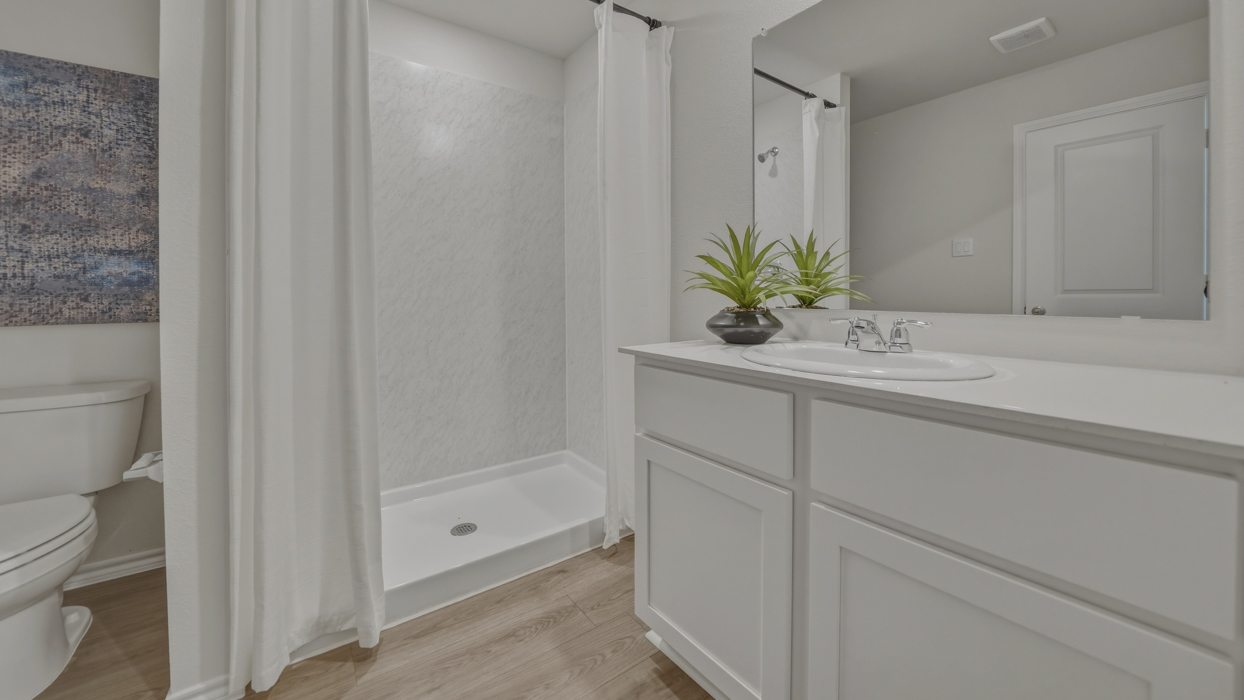 Estero Floorplan Bathroom Gallery Image-Asher Oaks in Bonham, Tx